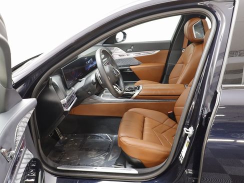 Certified 2025 BMW 760i xDrive w/ Executive Package image 6