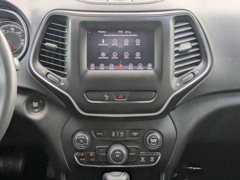 Used 2020 Jeep Cherokee Latitude Plus FWD image 18