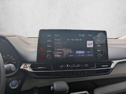 Used 2024 Toyota Sienna LE FWD image 11
