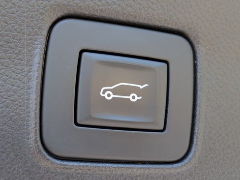 Certified 2023 Chevrolet TrailBlazer RS w/ Sun and Liftgate Package FWD image 18