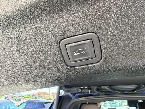 Used 2023 Chevrolet Tahoe High Country AWD/4WD image 32