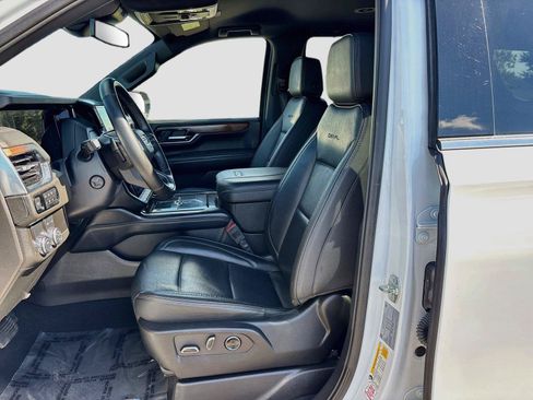 Used 2025 GMC Yukon Denali RWD image 22