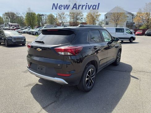 Used 2025 Chevrolet TrailBlazer LT image 3