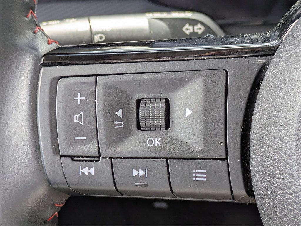 Used 2025 Nissan Kicks SR FWD image 24