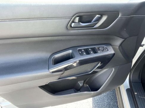 Used 2024 Nissan Pathfinder SV FWD image 14