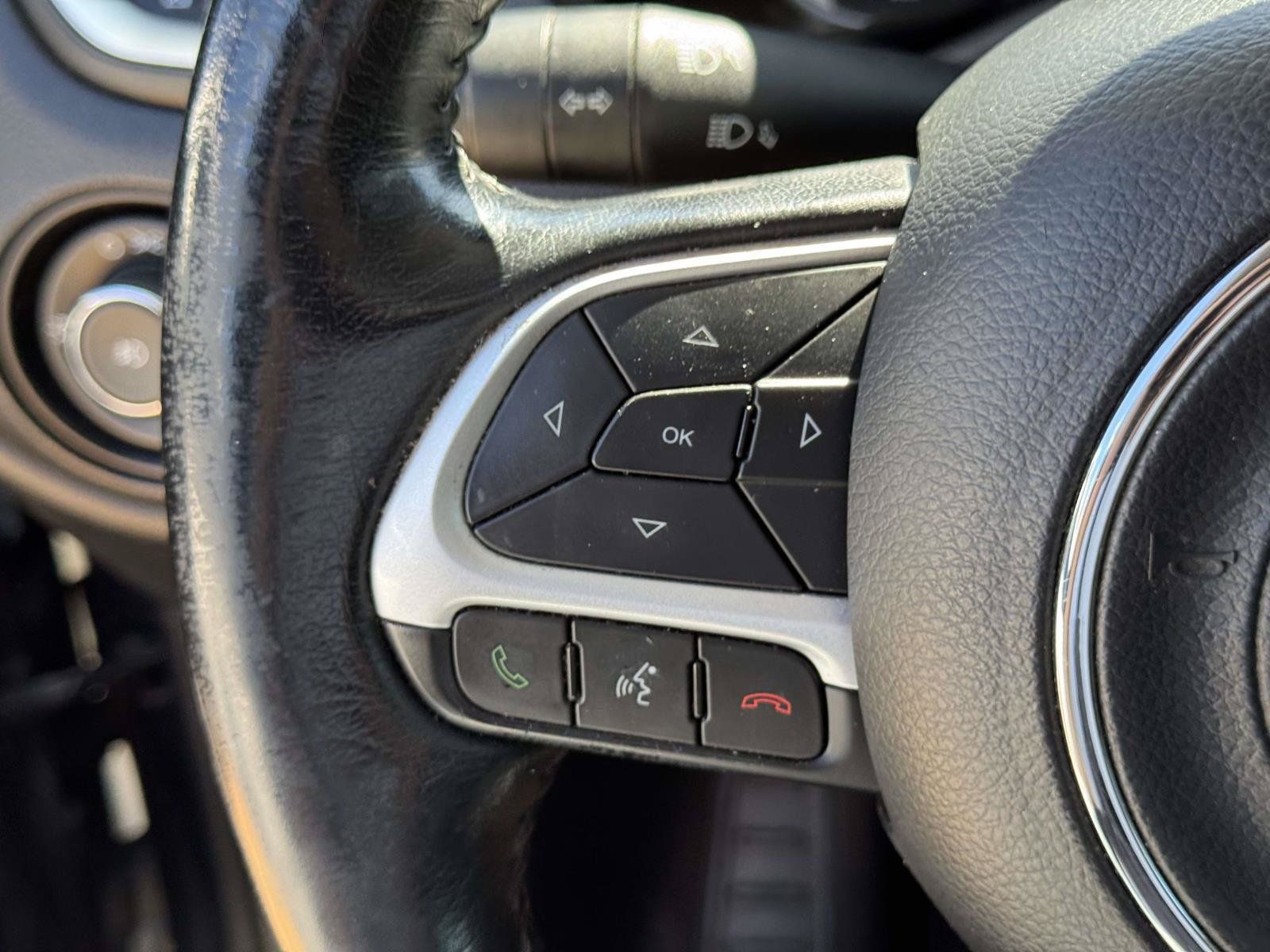 Used 2020 Jeep Renegade Latitude w/ UConnect 8.4 Nav Group AWD/4WD image 16