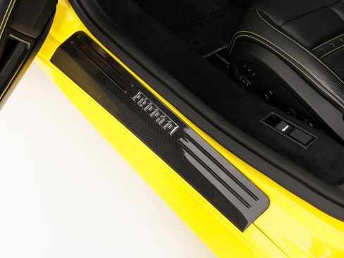 Used 2011 Ferrari 458 Italia Coupe RWD image 30