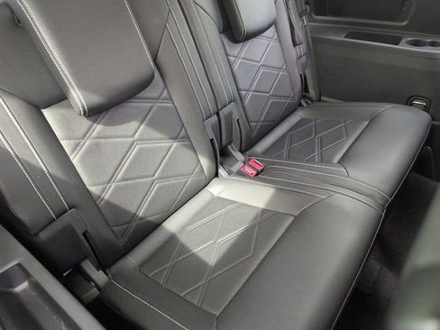 Used 2025 Volkswagen Atlas SE FWD image 29