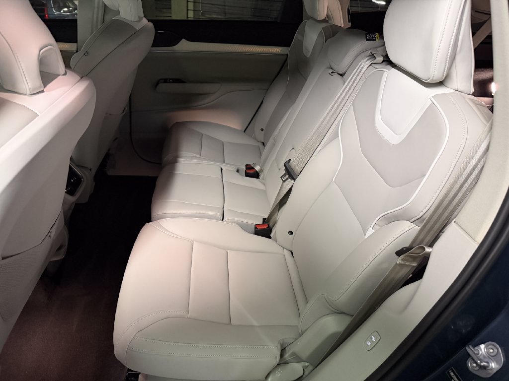 Certified 2025 Volvo EX90 Plus AWD/4WD image 25