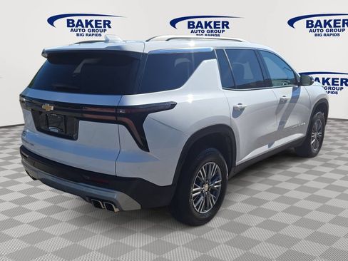 Used 2025 Chevrolet Traverse LT AWD/4WD image 3