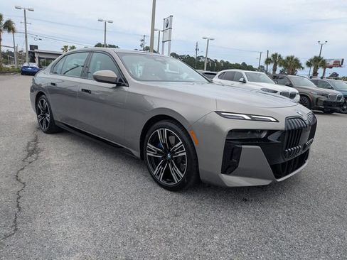 Used 2023 BMW 740i w/ Parking Assistance Package RWD image 3