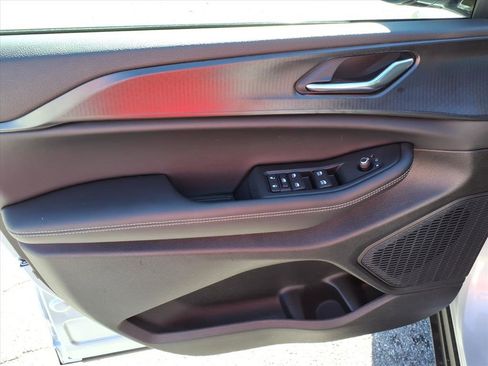 New 2025 Jeep Grand Cherokee Altitude image 8