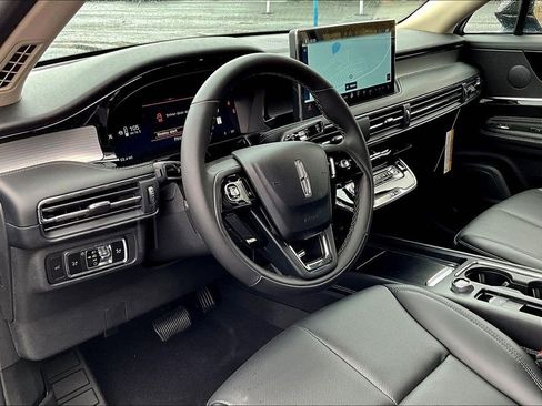 New 2026 Lincoln Corsair Premiere image 6