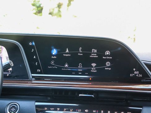 Used 2022 Cadillac Escalade Premium Luxury RWD image 18