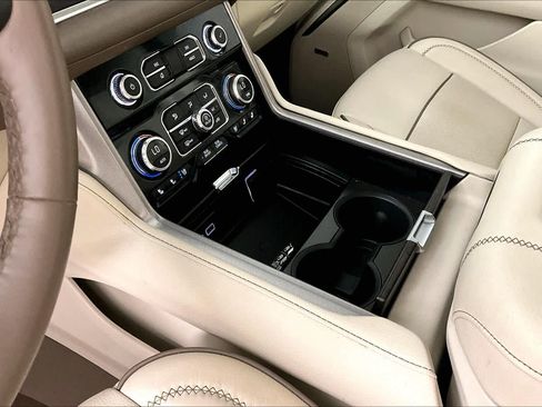 Used 2024 GMC Yukon Denali RWD image 16