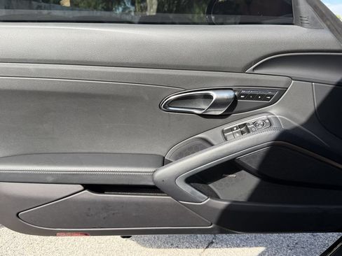 Used 2025 Porsche 718 Cayman RWD image 20