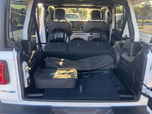 Used 2023 Jeep Wrangler Unlimited Sahara image 32