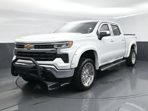 Used 2025 Chevrolet Silverado 1500 LT w/ Protection Package AWD/4WD image 4