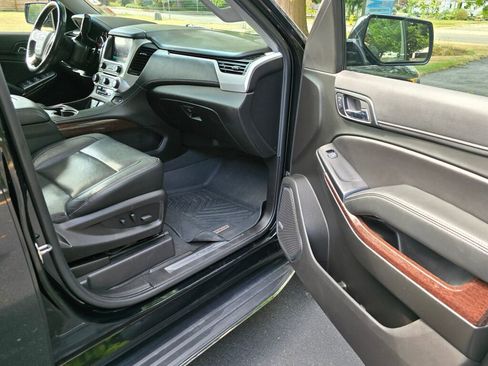 Used 2019 GMC Yukon XL SLT image 12