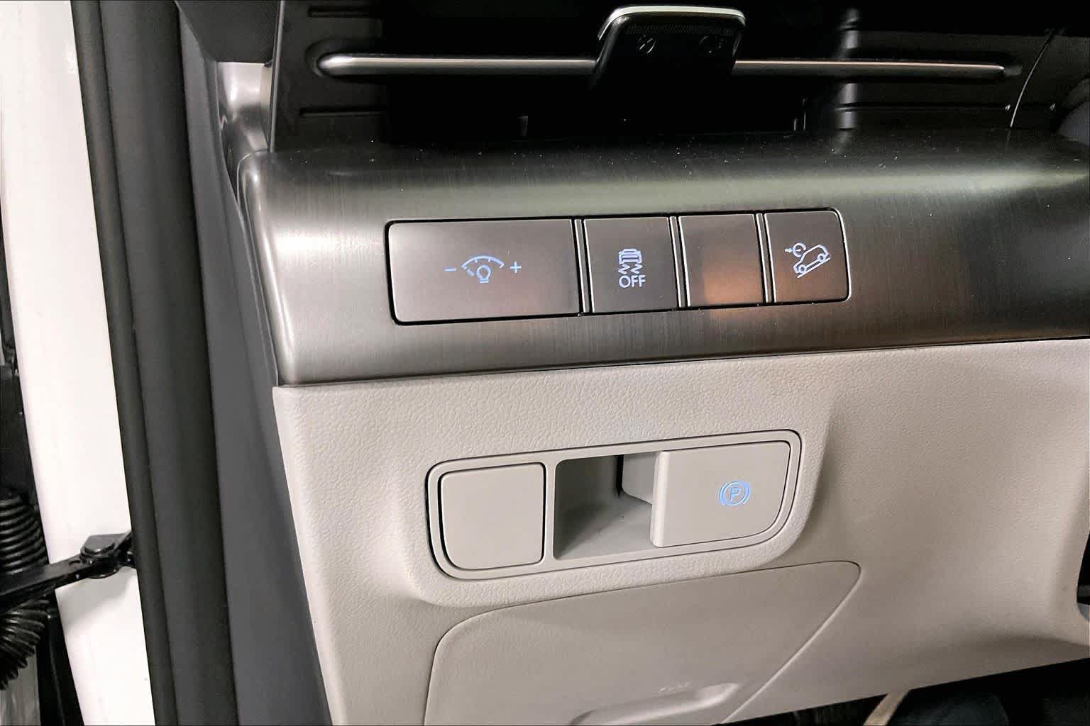 Used 2024 Hyundai Kona SEL AWD/4WD image 34