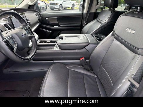 Used 2025 Ford Expedition Platinum AWD/4WD image 9