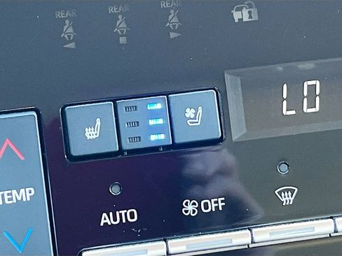 Used 2020 Toyota Avalon Limited w/ Advanced Safety Package FWD image 21