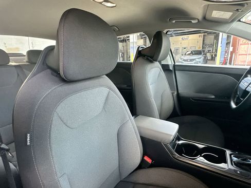 Used 2025 Kia K4 FWD image 27