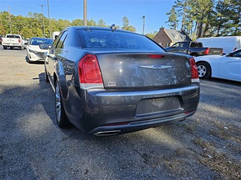 Used 2019 Chrysler 300 Touring L w/ Quick Order Package 22F image 9