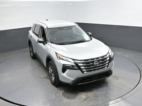 Used 2024 Nissan Rogue S FWD image 37