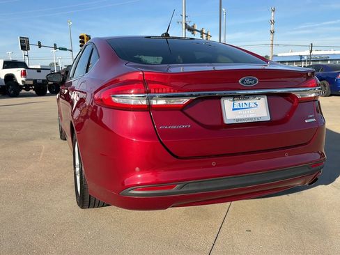 Used 2018 Ford Fusion SE w/ Fusion SE Technology Package FWD image 14