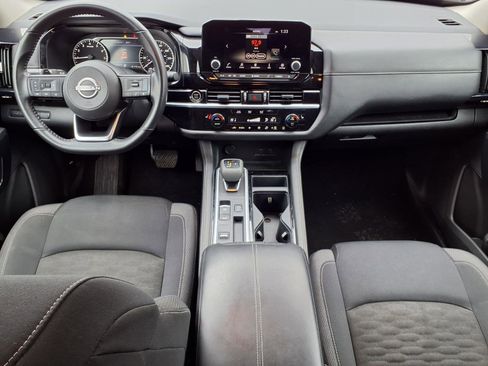 Used 2024 Nissan Pathfinder SV image 10