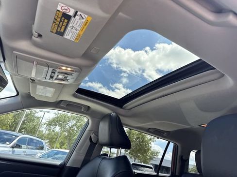 Used 2022 Toyota Highlander XLE FWD image 22