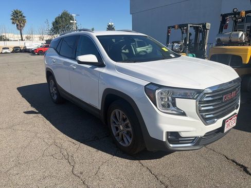 Used 2024 GMC Terrain SLT image 6
