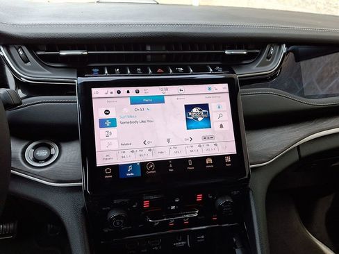 Used 2023 Jeep Grand Cherokee 4WD 4xe image 17