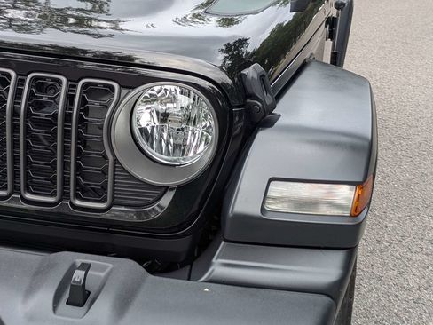 Used 2024 Jeep Wrangler Unlimited Sport AWD/4WD image 9