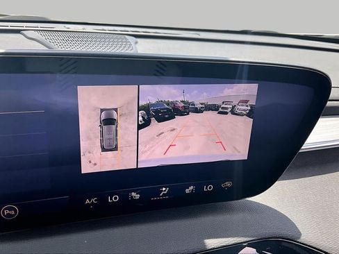 Used 2025 Buick Enclave Preferred FWD image 27