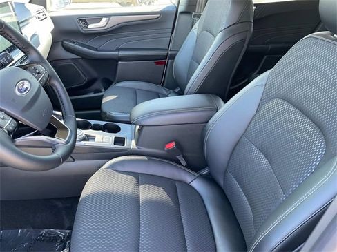 New 2025 Ford Escape SE image 17