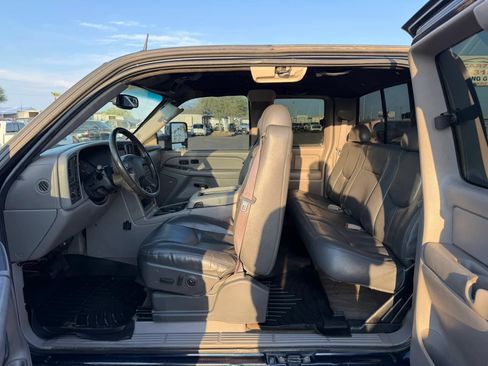 Used 2005 Chevrolet Silverado 2500 LT w/ Heavy-Duty Power Package AWD/4WD image 17