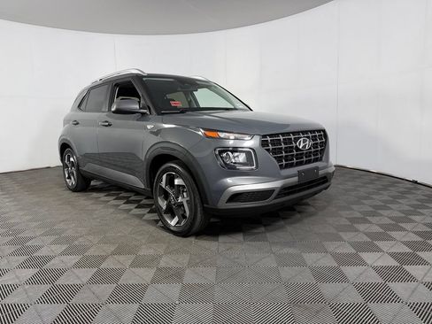 Used 2025 Hyundai Venue SEL FWD image 5