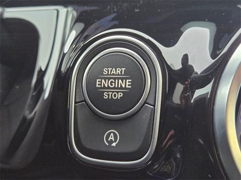 Used 2025 Mercedes-Benz GLA 250 4MATIC image 32