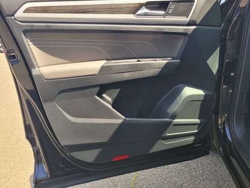 Used 2022 Volkswagen Atlas SE image 16