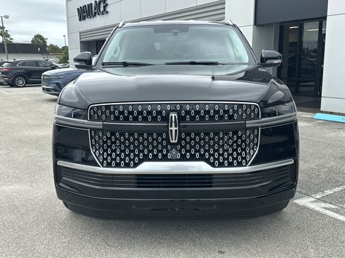 New 2026 Lincoln Navigator Premiere AWD/4WD image 4