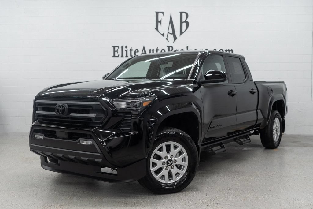 Used 2025 Toyota Tacoma SR5 AWD/4WD image 1