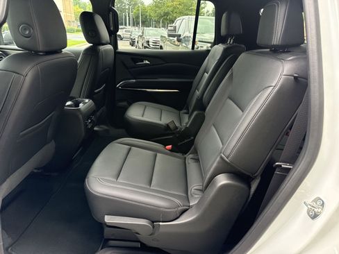 Used 2025 Chevrolet Traverse LT w/ Driver Confidence Package AWD/4WD image 23