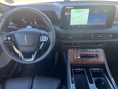 Used 2025 Lincoln Aviator Black Label image 17