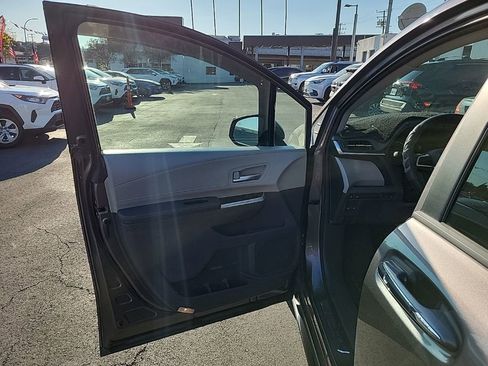 Used 2021 Toyota Sienna XLE w/ XLE Plus Package image 14