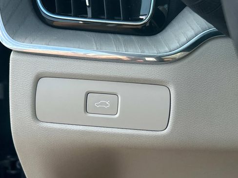 Certified 2024 Volvo XC60 B5 Plus w/ Protection Package Premier image 22