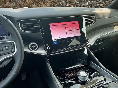 Used 2024 Jeep Wagoneer Series III image 6