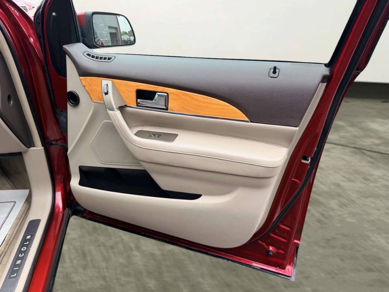 Used 2014 Lincoln MKX AWD w/ Equipment Group 102A image 29