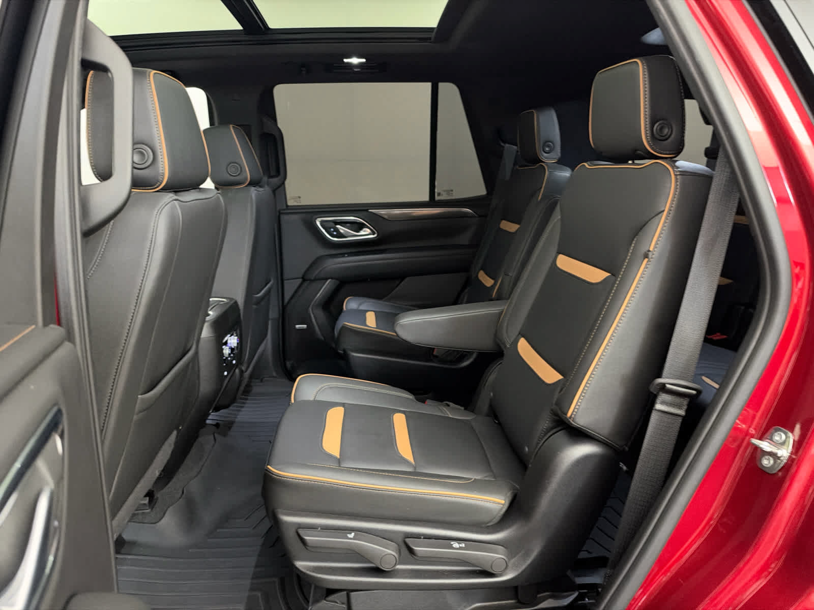 Used 2024 GMC Yukon AT4 AWD/4WD image 16